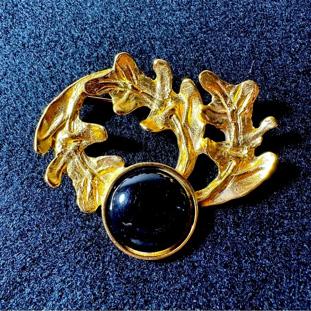 Carol Dauplaise Gold Tone Leaf Brooch with Black Faux Onyx Vintage